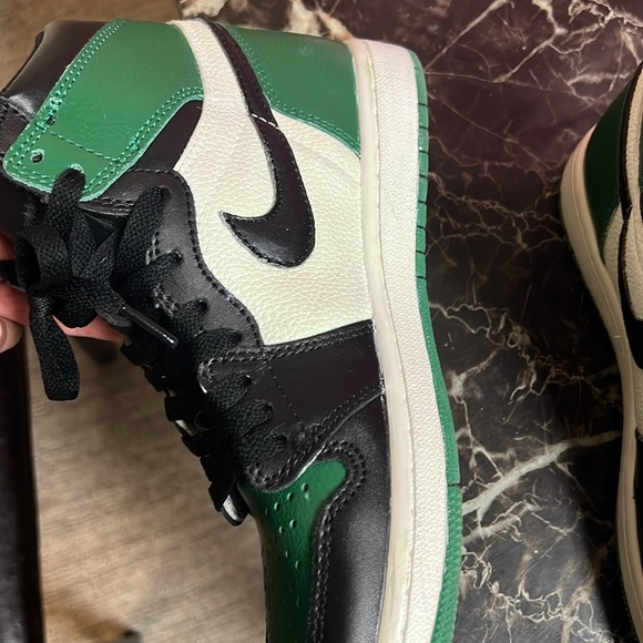 Jordan 1” Pine greens. Hi OG. Wellington negotiate reasonable offers. - Picture 5 of 7